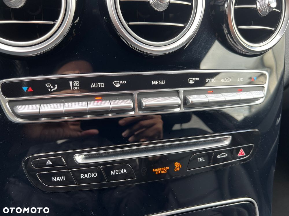 Mercedes-Benz GLC 250 4Matic 9G-TRONIC AMG Line - 27