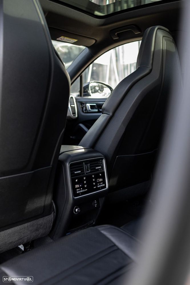 Porsche Cayenne Coupé E-Hybrid - 36