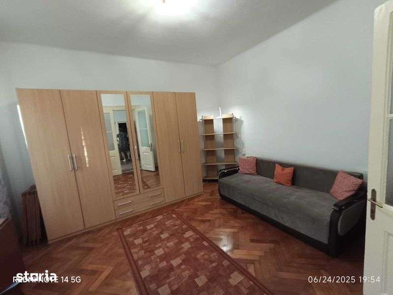 Apartament cu o camera, bucatarie, baie, beci, pod, boxa depozitare — fotografia 3