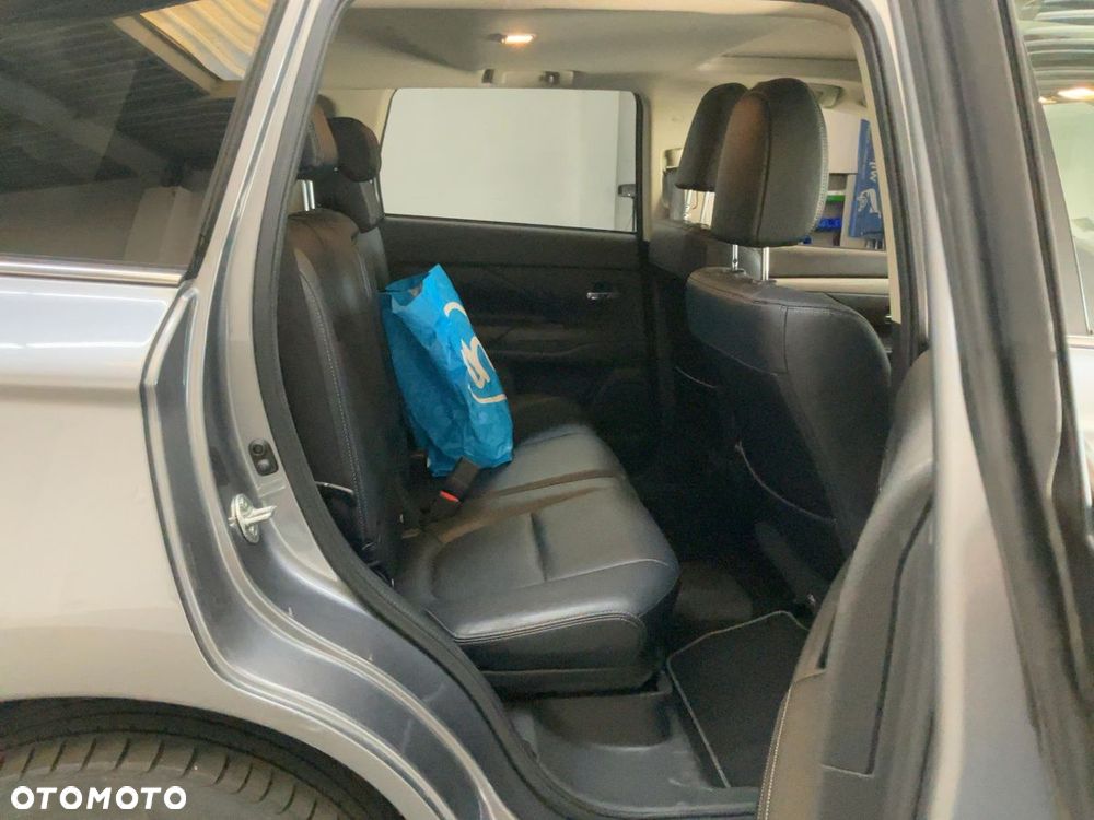 Mitsubishi Outlander 2.0 4WD Top - 22