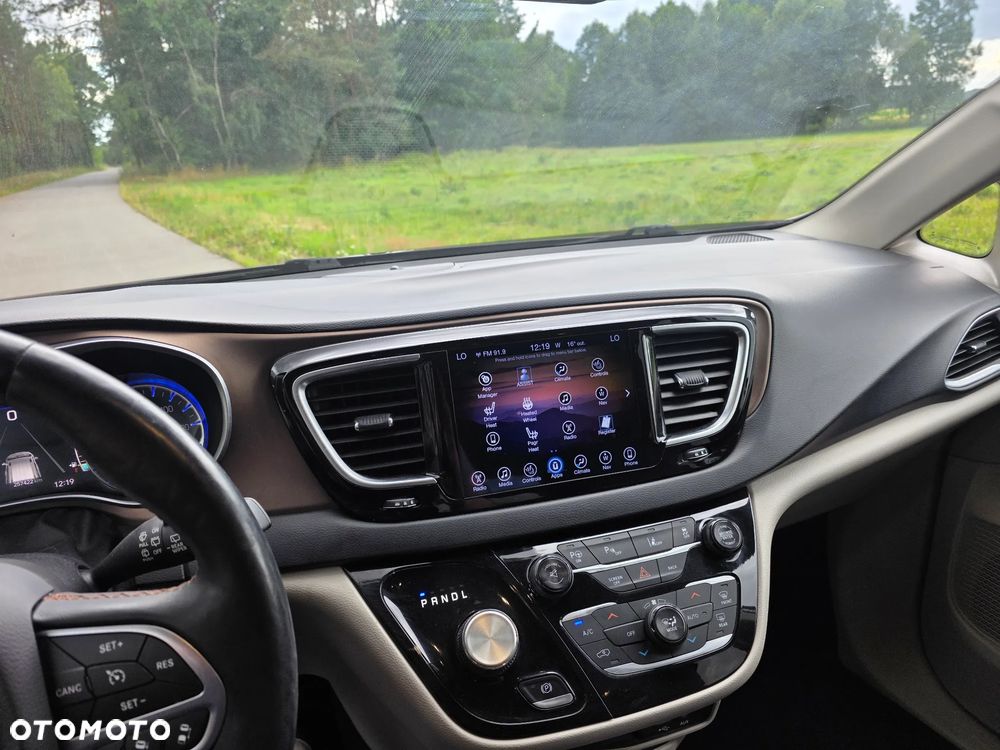 Chrysler Pacifica - 8