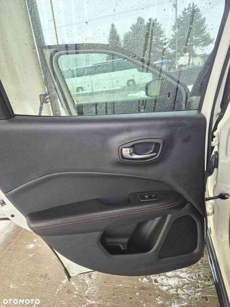 Jeep Compass - 10