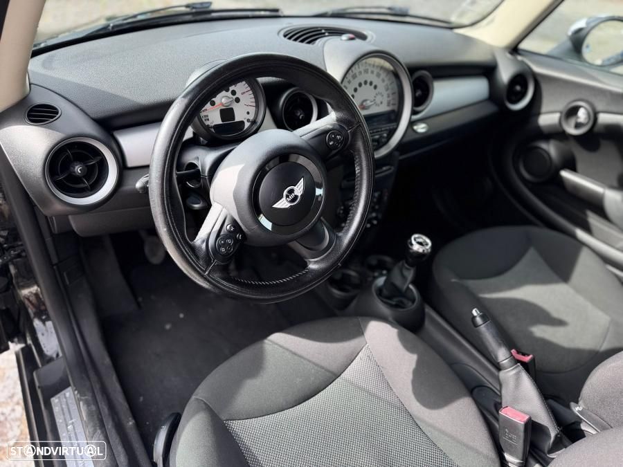 MINI 3 Portas One D - 14