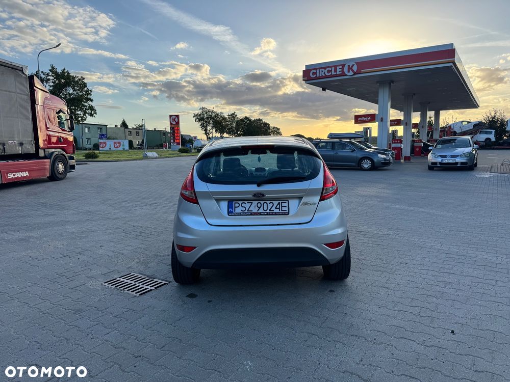 Ford Fiesta 1.6 TDCi DPF Trend - 8