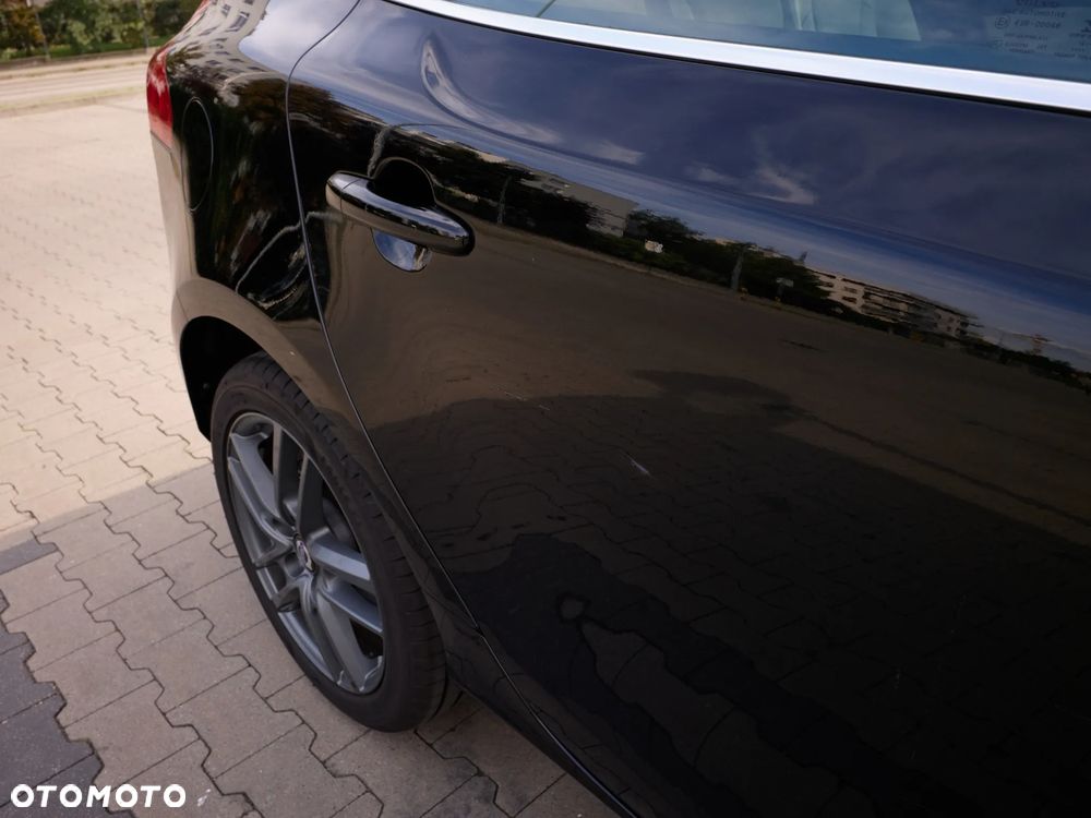 Volvo V40 T4 Momentum - 24