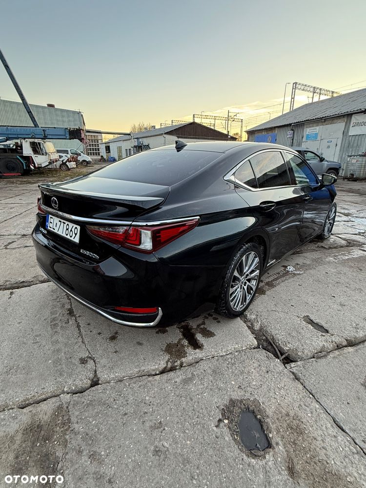 Lexus ES 300h Business Edition - 3