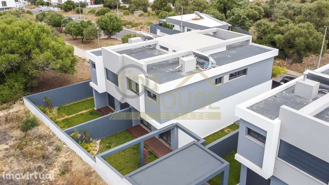 Moradia geminada T3 em Bicesse - Grande imagem: 3/29