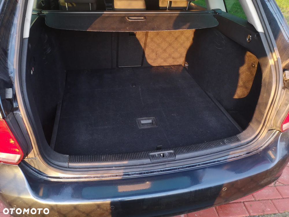 Volkswagen Golf 1.6 TDI DPF Highline - 29