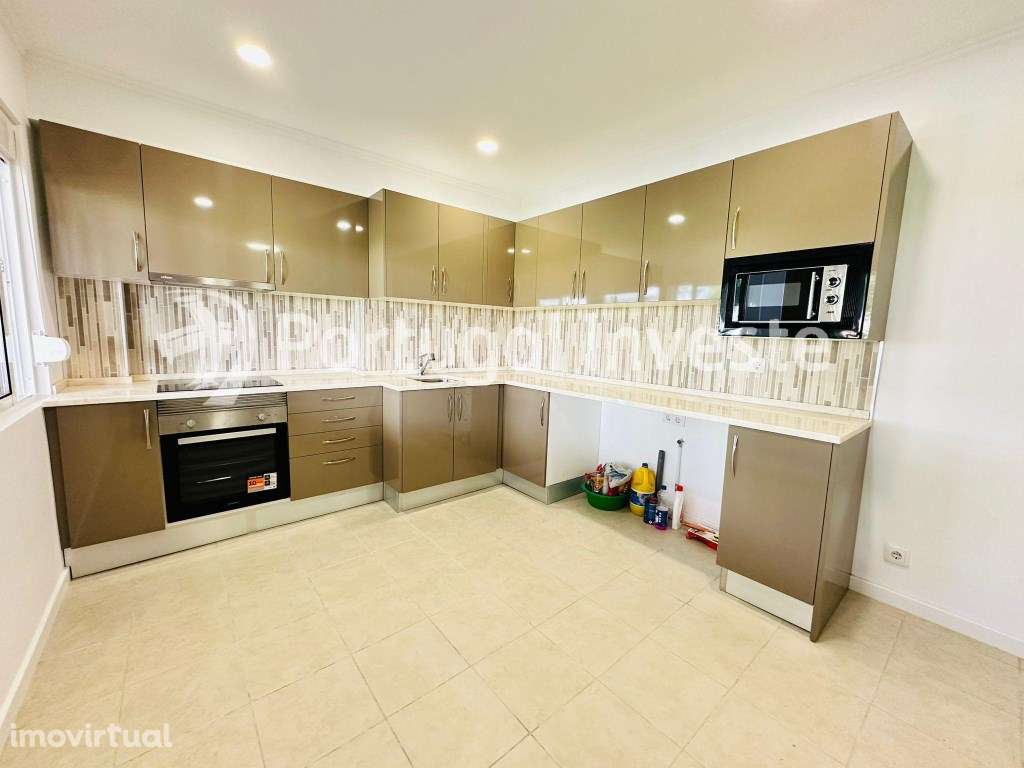 Loja Convertida em T2 Totalmente Renovado a 200m do Metro - Almada - Grande imagem: 2/16