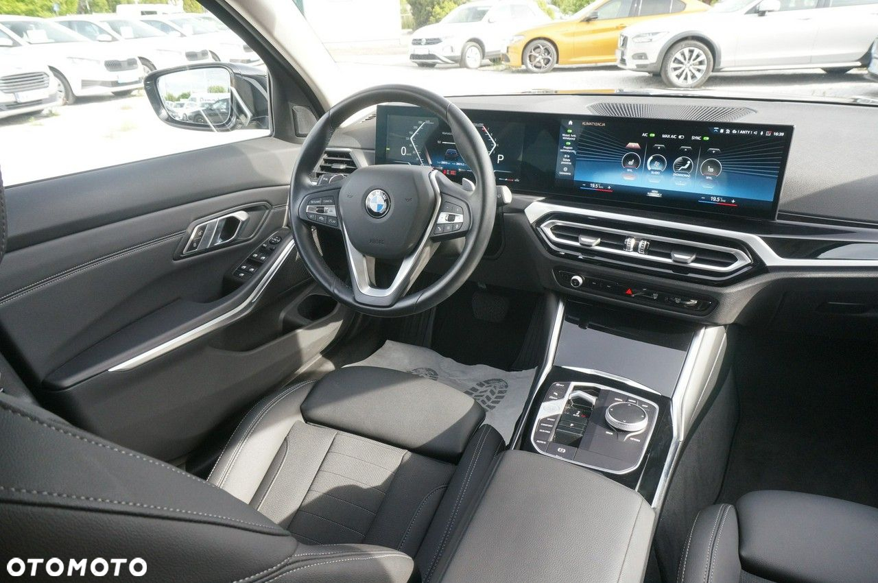 BMW Seria 3 320i - 13