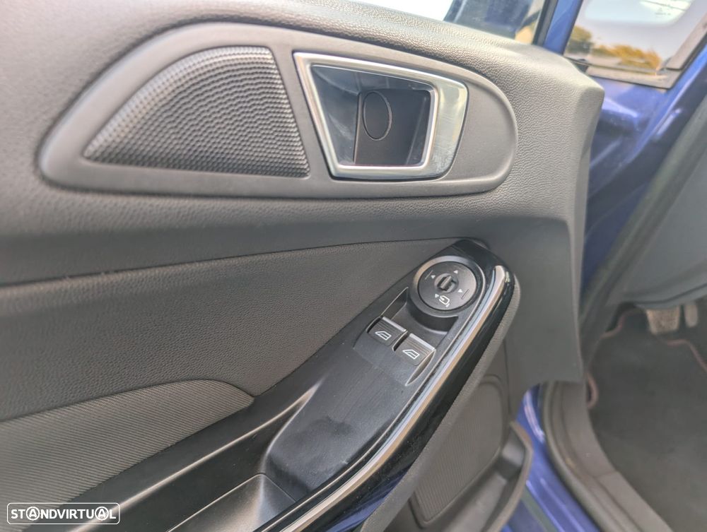Ford Fiesta - 12