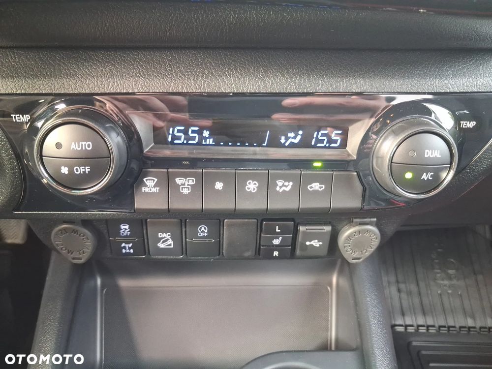 Toyota Hilux 2.8 D-4D Double Cab Invincible 4x4 - 11