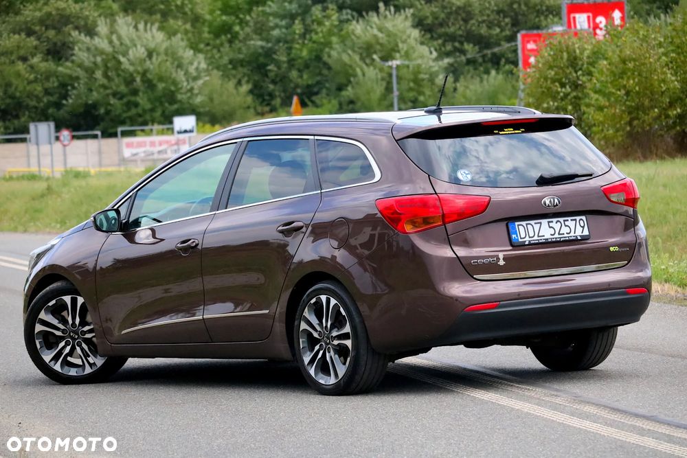 Kia Ceed 1.6 CRDi 128 Fifa World Cup Edition - 24