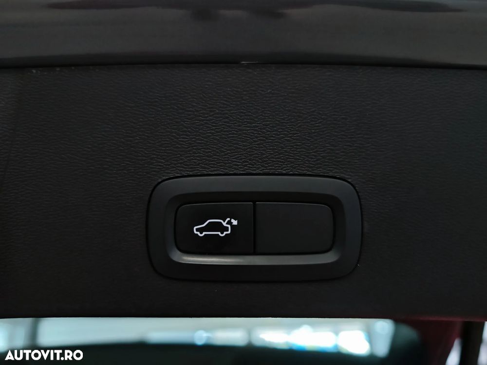 Volvo XC 40 T3 AT8 Momentum Pro - 20