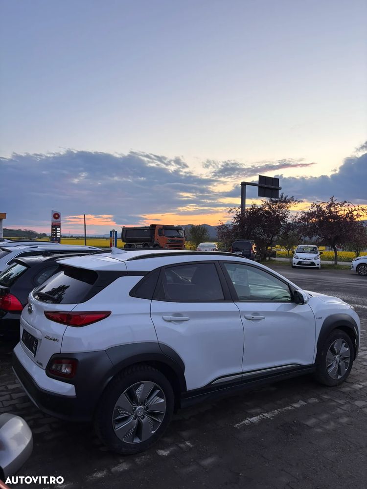 Hyundai KONA Premium - 5