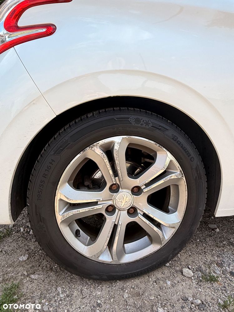 Peugeot 208 - 14