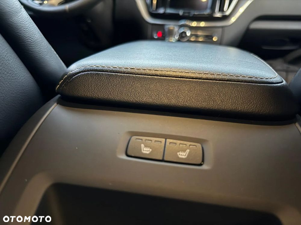 Volvo XC 60 D4 AWD R-Design - 40