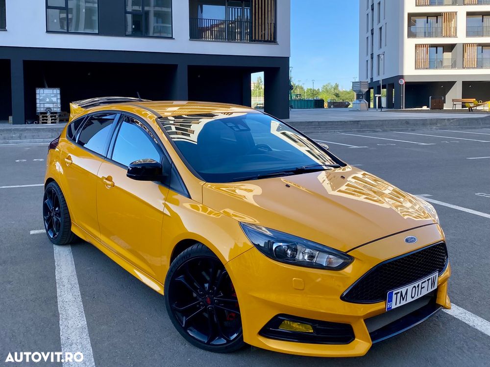 Ford Focus 2.0 EcoBoost ST mit Leder-Exclusiv-Paket - 1