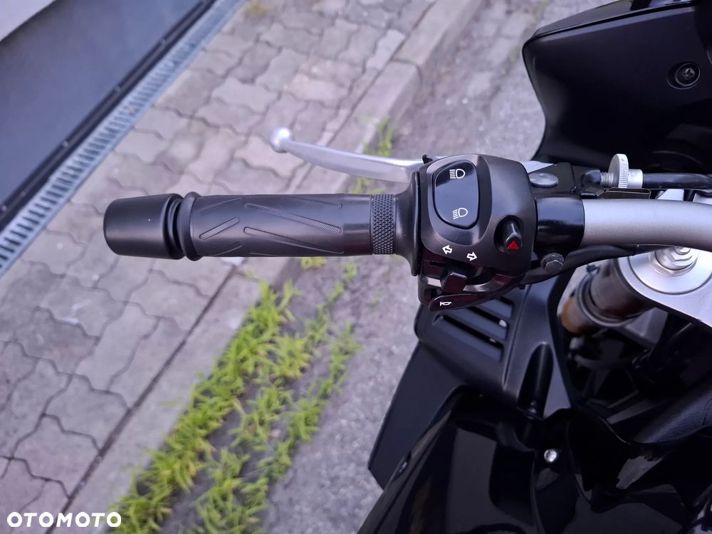 Yamaha FZ - 24