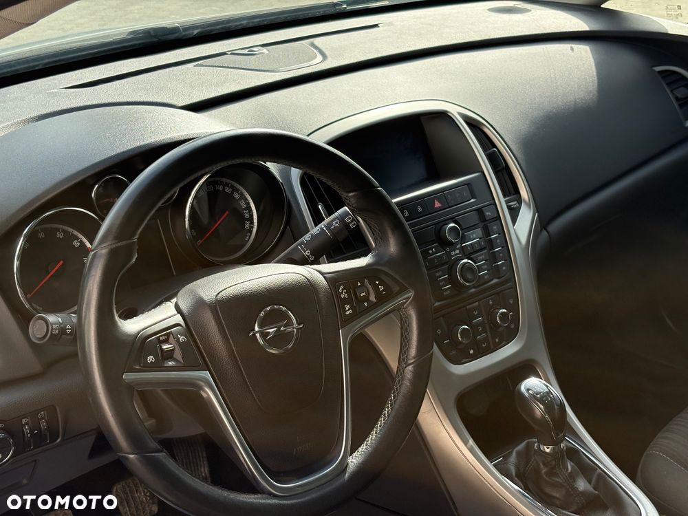 Opel Astra 1.4 T Enjoy S&S - 9