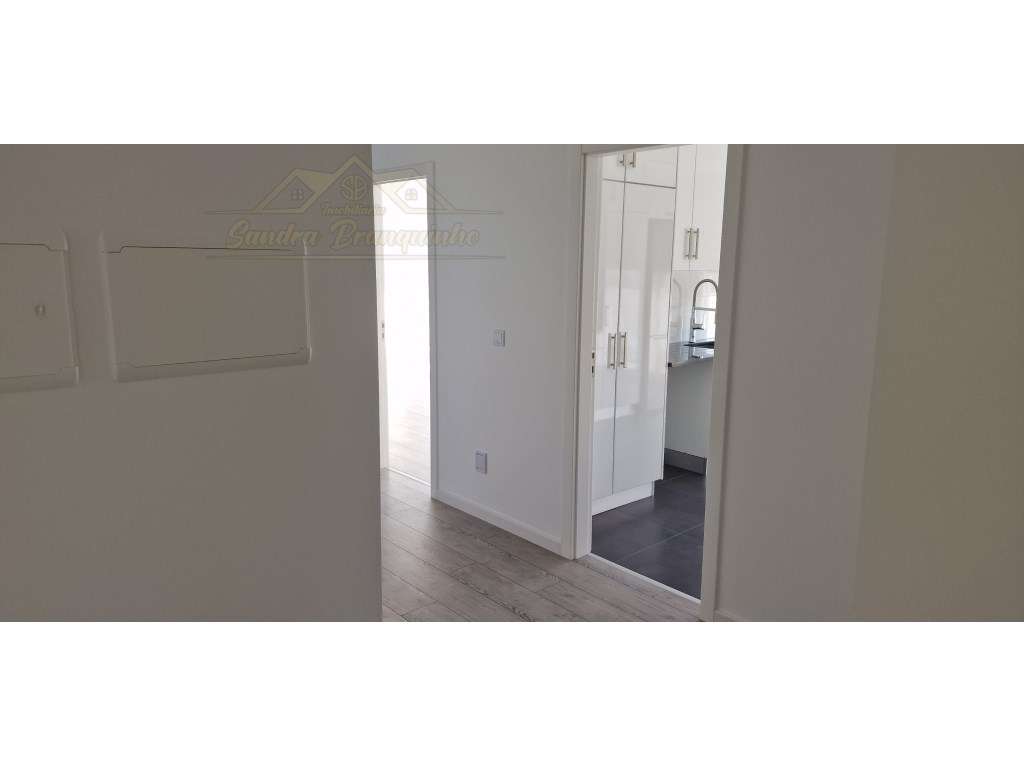 Apartamento T4 com garagem - Grande imagem: 3/38