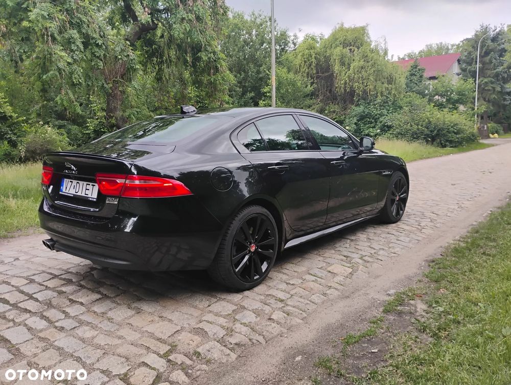 Jaguar XE 2.0 D AWD R-Sport - 30
