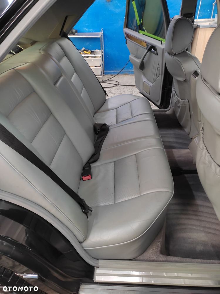 Mercedes-Benz Klasa E 420 - 23