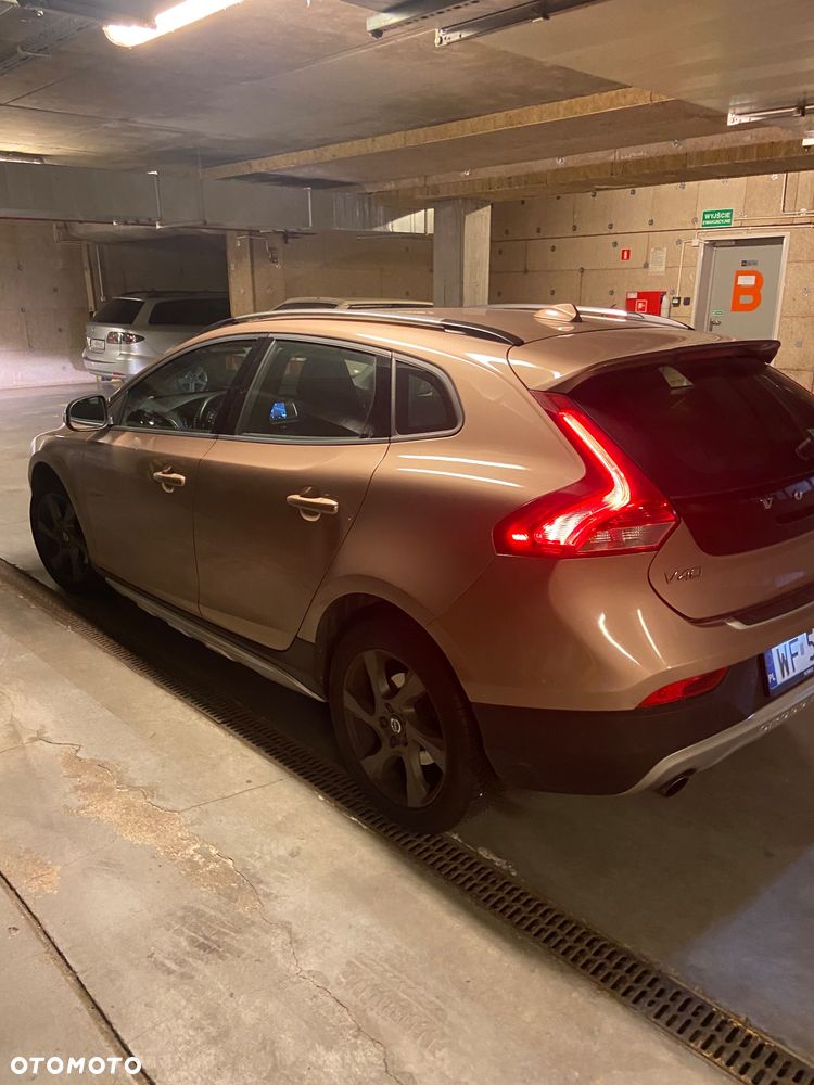 Volvo V40 Cross Country T3 Drive-E Momentum - 1