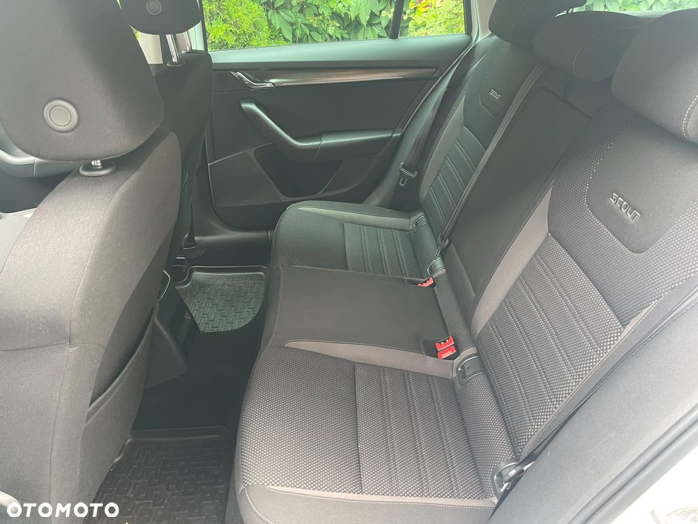 Skoda Octavia 2.0 TDI 4x4 DSG Scout - 9
