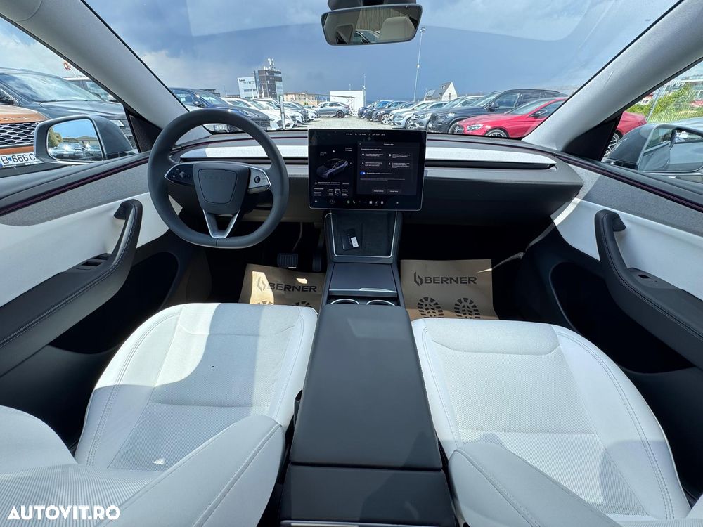 Tesla Model Y - 19