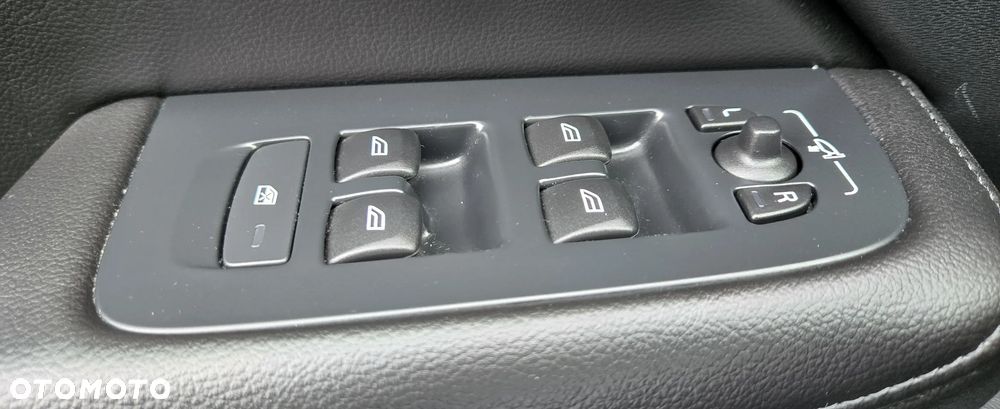 Volvo V60 B3 B DKG Momentum Pro - 21