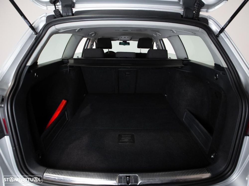 VW Passat Variant - 11