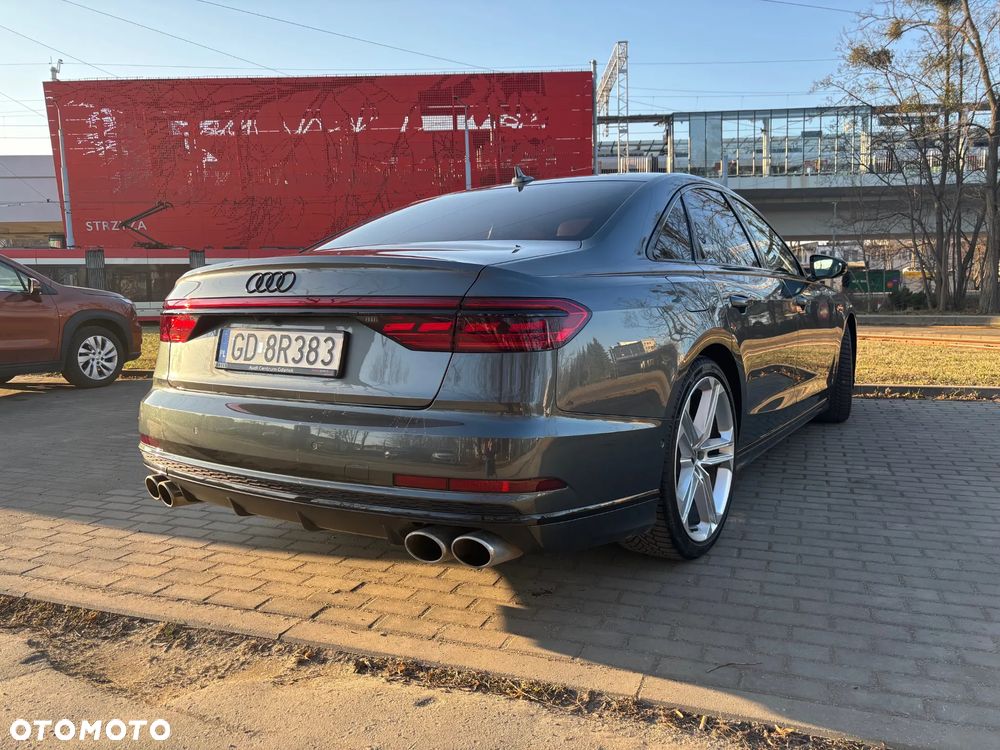 Audi S8 - 5