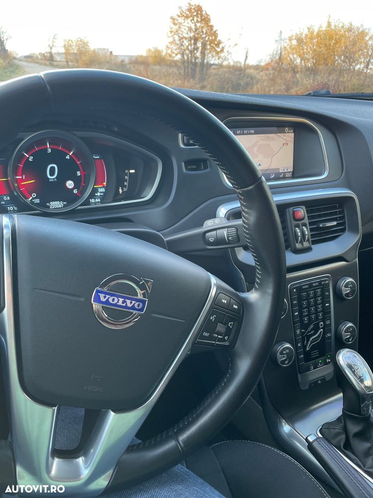 Volvo V40 D3 Aut. Summum - 11