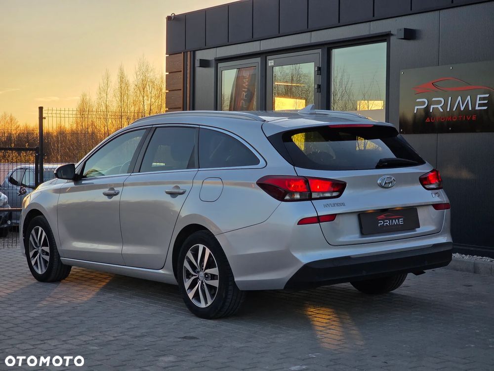 Hyundai i30 1.6 D Comfort - 11