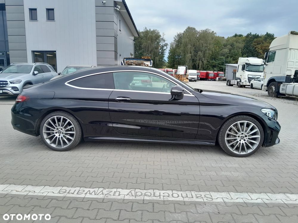 Mercedes-Benz Klasa C 300 9G-TRONIC - 8