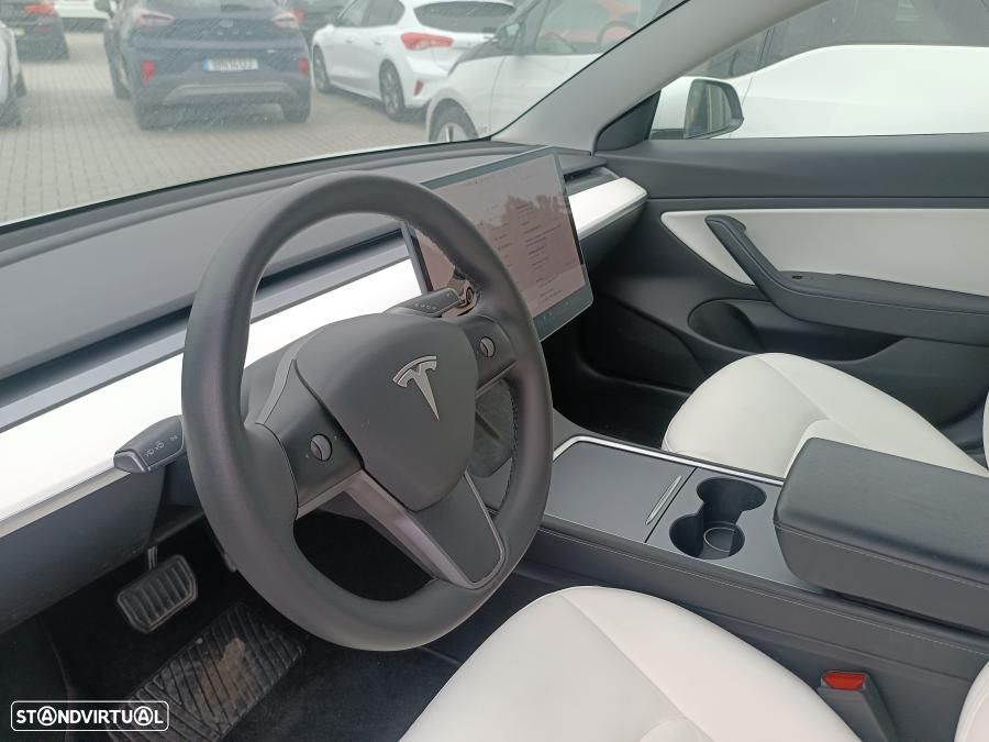 Tesla Model 3 - 4