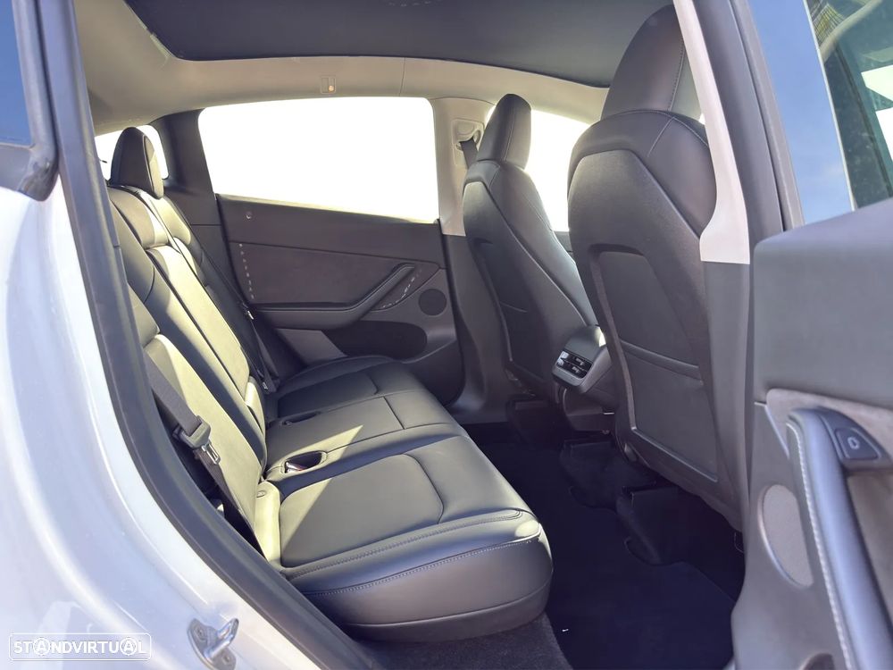 Tesla Model Y Long Range Dual Motor AWD - 14