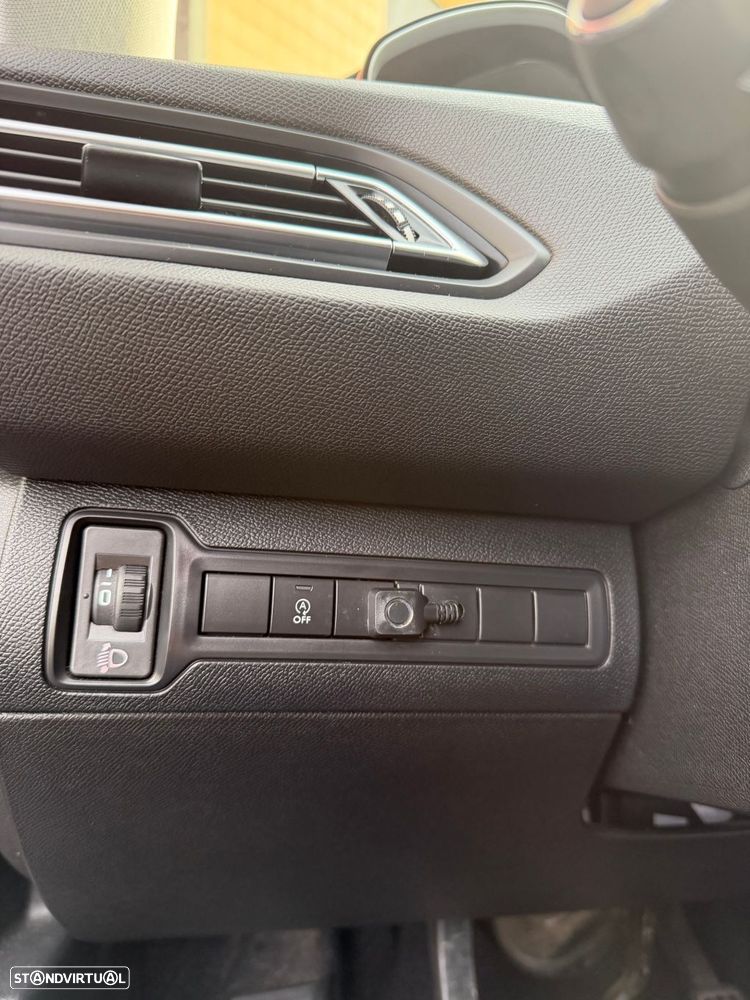 Peugeot 308 SW 1.2 PureTech Allure Pack - 18