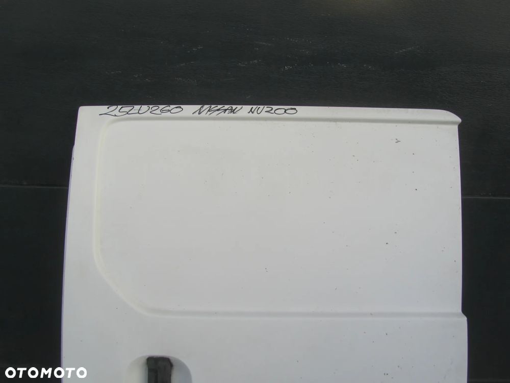Nissan NV 200 drzwi lewy bok - 2