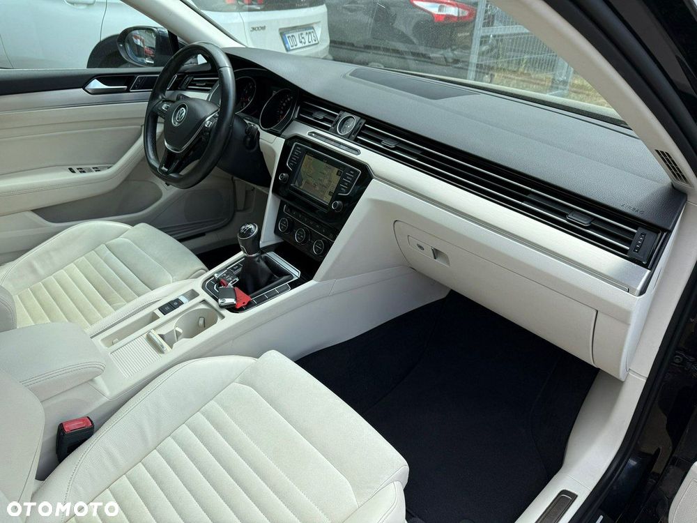 Volkswagen Passat - 10