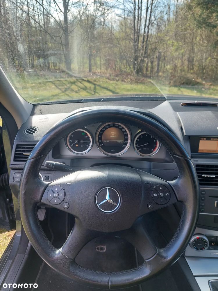 Mercedes-Benz Klasa C 180 CGI BlueEFFICIENCY Avantgarde - 10