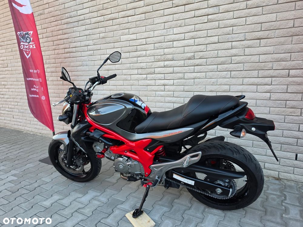 Suzuki Gladius - 8