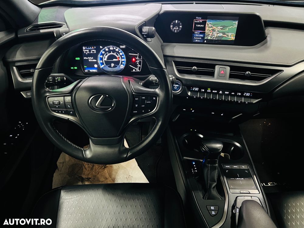 Lexus UX 250h FWD Executive - 9