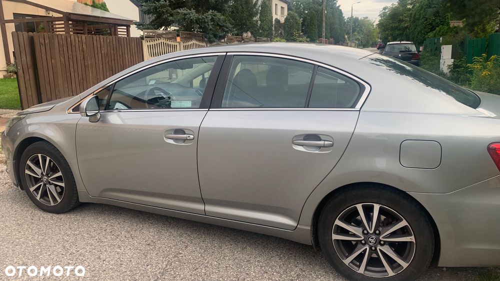 Toyota Avensis - 1