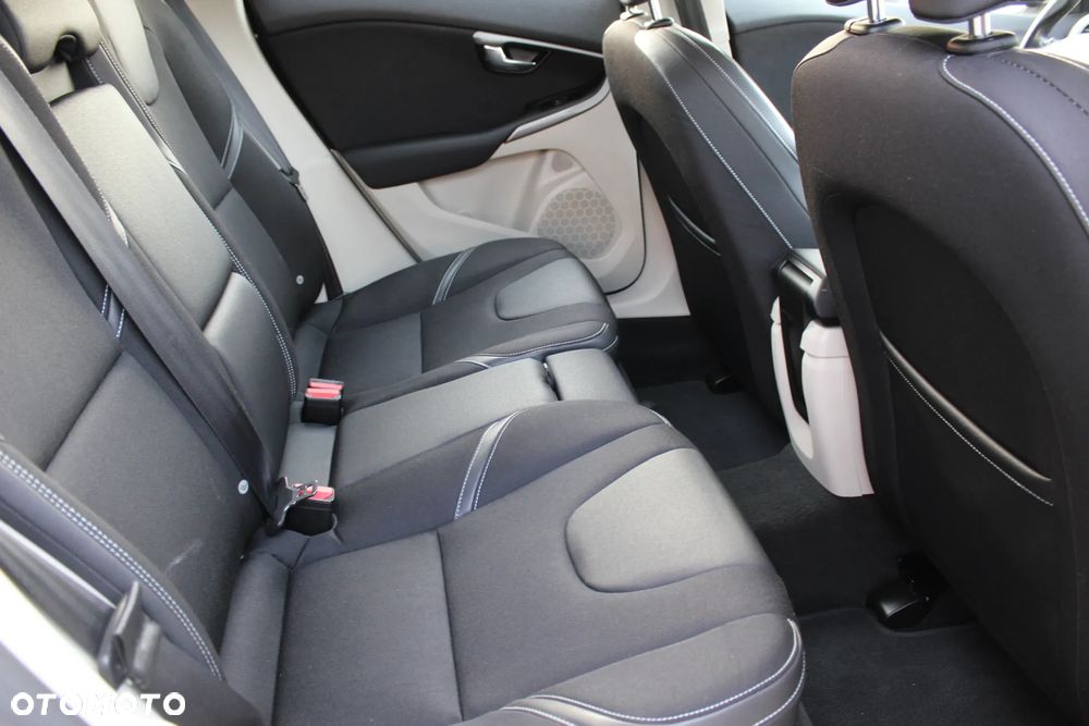 Volvo V40 D2 Summum - 9