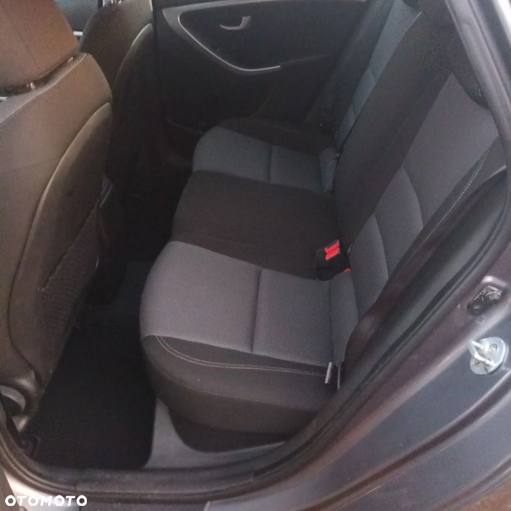 Hyundai i30 1.6 CRDI Trend - 11