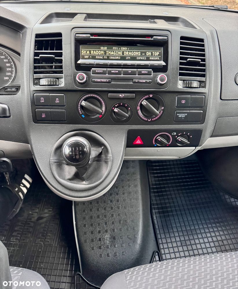 Volkswagen Caravelle - 20