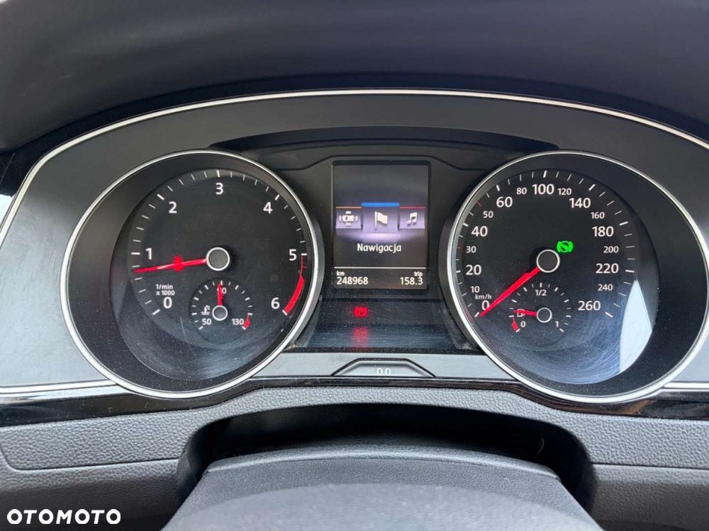 Volkswagen Passat Variant 2.0 TDI SCR DSG BlueMotion Comfortline - 11