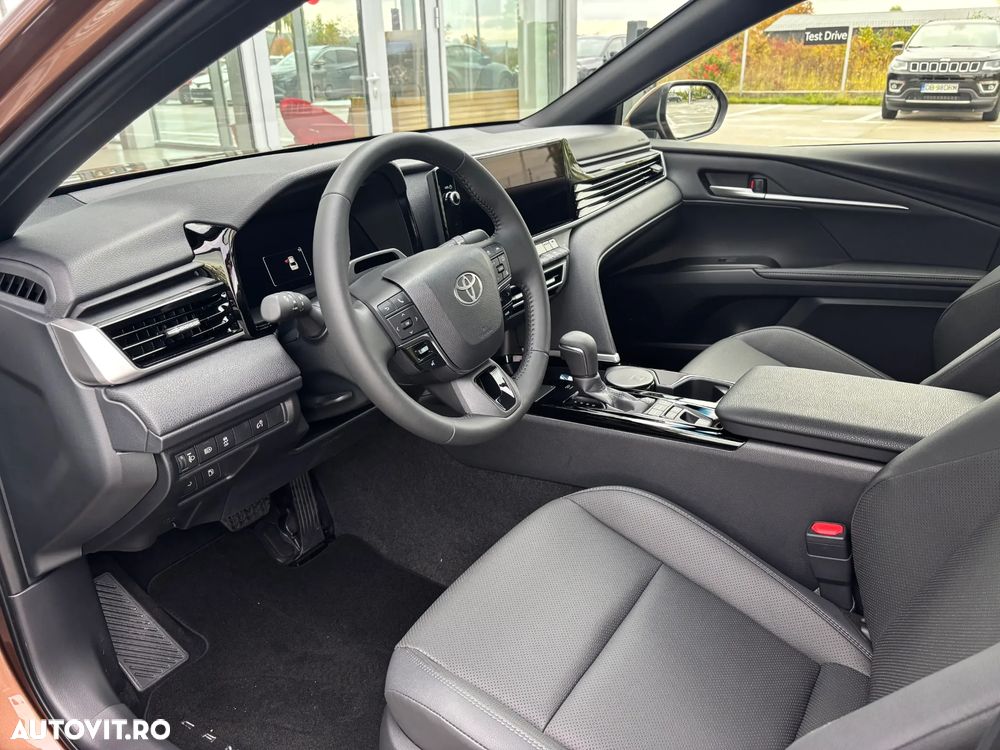 Toyota Camry 2.5 HEV Comfort - 6